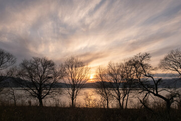 琵琶湖の美しい夕暮れ　サンセット　夕焼け背景