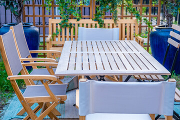 A place for office employees to relax on the street in the courtyard.A table with chairs for relaxing in the park.