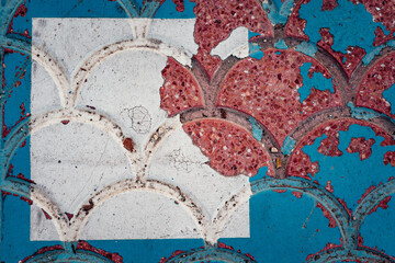 Peinture au sol dans la rue, marquage urbain
