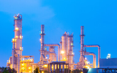 Obraz na płótnie Canvas petrochemical plant at twilight time