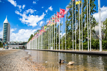 Parque das Nações em Lisboa com bandeiras EU