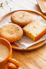 焼き菓子とラテ