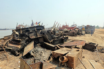 Inside of Ship breaking yard chittaogng,Bangldesh.
Without safety equipment, workers are at risk.