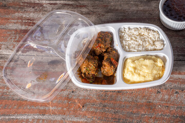 Beef rolls in delicious tomato sauce, served with rice and mashed potatoes. in delivery packaging. Brazilian 