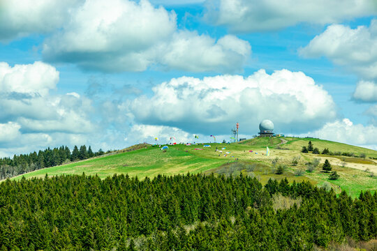 Fr&uuml;hlingswanderung durch die wundersch&ouml;ne Rh&ouml;n rund um die Wasserkuppe - Hessen - Deutschland