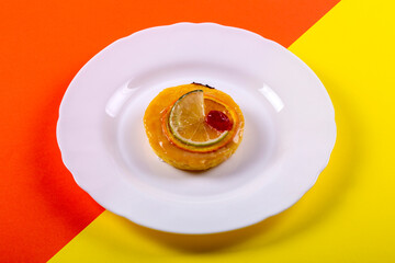 Cheese cake with marmalade and lime and orange slices