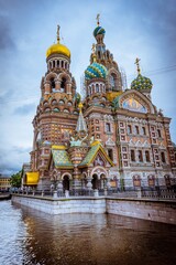 Fototapeta na wymiar Iglesia del salvador sobre la sangre derramada en Sant petersburgo, Rusia.