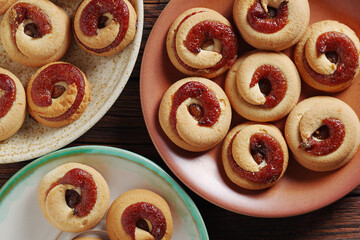 Shortbread cookies with jam