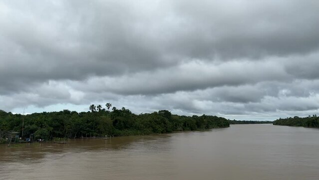 Fahrt auf dem Amazonas