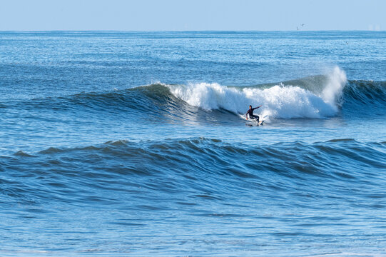 Man surfing atlantic ocean waves © homydesign