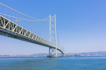 快晴の明石海峡大橋