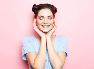 lifestyle and people concept: beautiful happy brunette woman wearing casual clothes, posing on pink color background