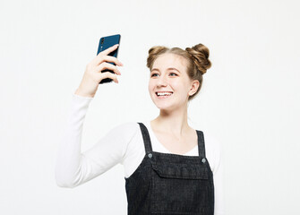 Fototapeta premium Image of beautiful blond woman laughing and taking selfie photo on cellphone