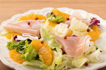 オレンジと生ハムのサラダ