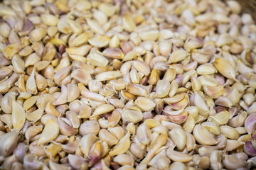 Marktstand Gew&uuml;rze Chili Knoblauch 