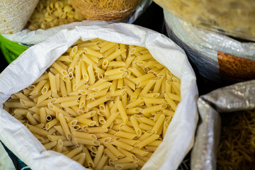 Marktstand Gewürze Chili Knoblauch 