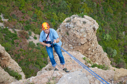 Rappel in the Mallos de Riglos, the peak known as Aguja Roja.