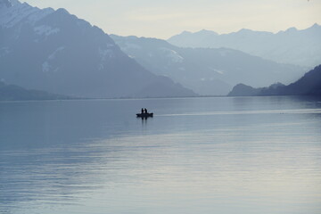 Brienzer See im Sonnenuntergang im Fr&uuml;hling