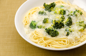 ブロッコリーのクリームパスタ