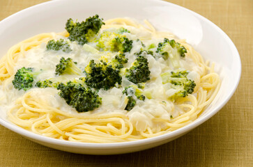 ブロッコリーのクリームパスタ