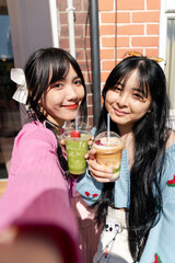 Portrait of young women with sweet drinks