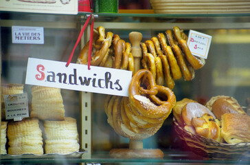 schaufenster mit sandwichs