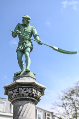 Fototapeta na wymiar Belgique Bruxelles suare petit Sablon parc statue metiers