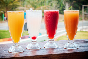 limonada, zumo de naranja, fresa y mango