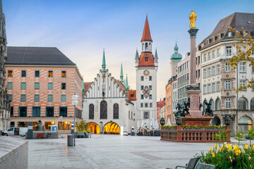 Munich, Germany - View of Marienplatz square and building of historic Town Hall (Altes Rathaus) - obrazy, fototapety, plakaty