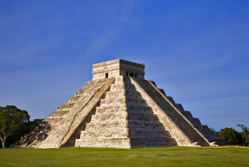 Fototapeta na wymiar Chichen Itza The main pyramid El Castillo is also called Temple of Kukulcan. The Maya name 