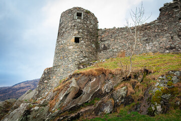 Detalle de castillo destruido de Kilchurn en Escocia, Reino Unido