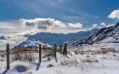 Fototapeta na wymiar Winter in Snowdonia after a fall of snow