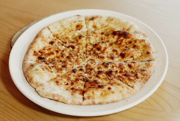 La verdadera pizza napolitana con masa madre e ingredientes frescos y naturales