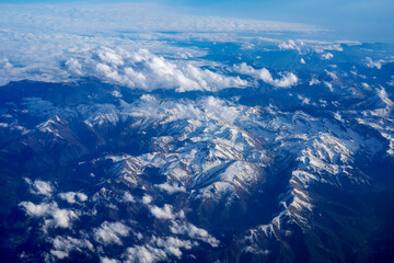 blick auf die alpen verschneite berge südalpen frankreich-italien grenzgebiet