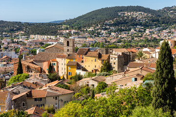Fototapeta na wymiar View to the old town and St. Paul church of Hyeres (Hyères), France