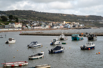 Fototapeta na wymiar Across the harbour to Lyme Regis