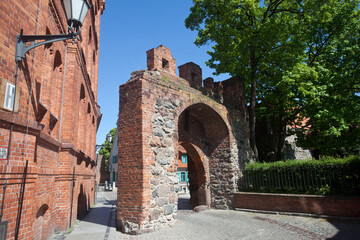 Zabytkowa brama zamku krzyżackiego, Toruń, Poland