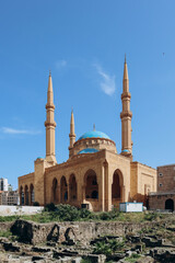 Fototapeta na wymiar The Mohammad Al-Amin Mosque, a Sunni Muslim mosque located in downtown Beirut.