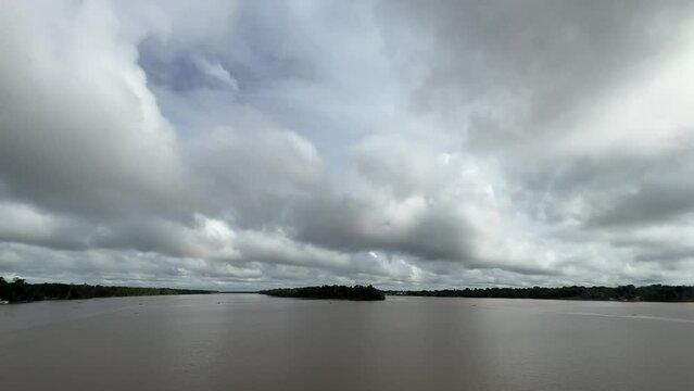 Wolken &uuml;ber dem Amazonas
