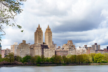 Fototapeta na wymiar Lake in Central Park in New York