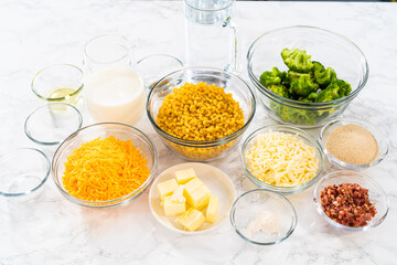 Macaroni and cheese with broccoli