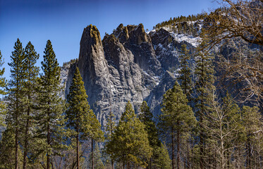 Obraz premium Yosemite NP, CA, USA - March 29, 2022: Majestic views of granite formations, waterfalls, lakes and streams located within this popular destination.
