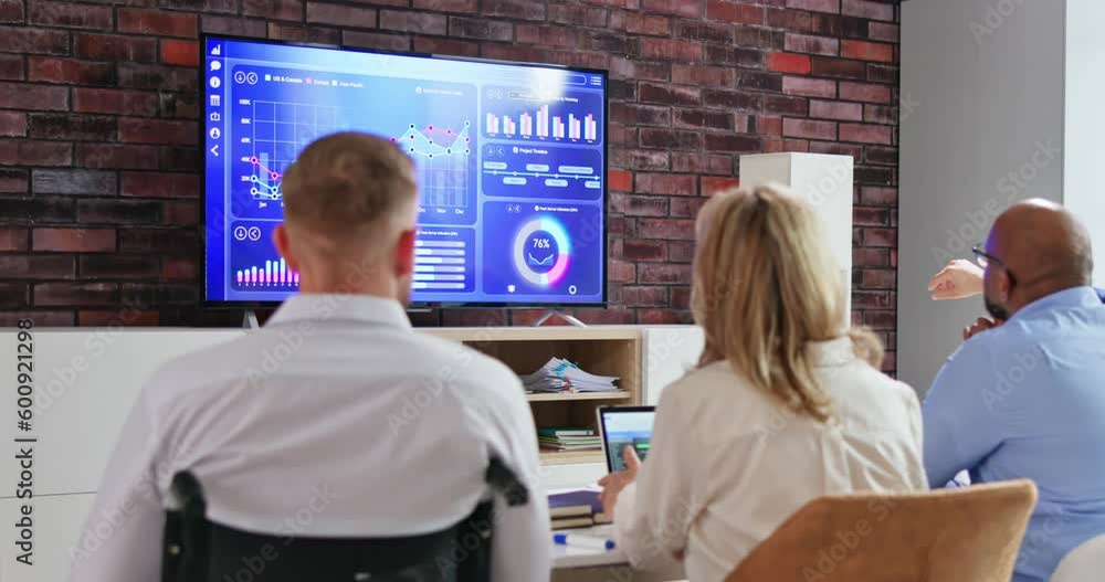 Poster Computer Data Analyst People Using Dashboard