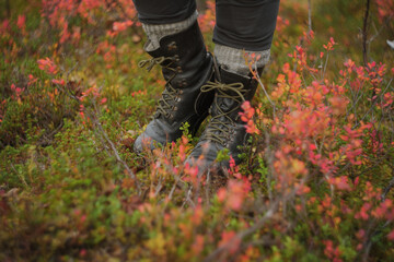Leather hiking boots autumn tundra crop