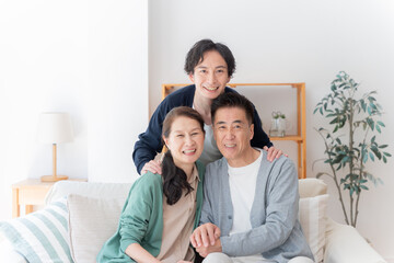 息子と親（家族・ファミリー・介護）