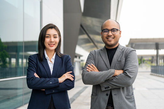 Asian Business People Team Analyzing Statistics Financial. Team Of Businesspeople Man And Woman Meeting Conference Discussion Corporate Concept In Office.