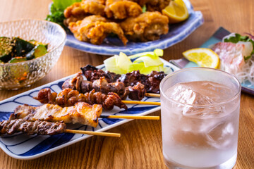 日本の居酒屋の焼酎と料理 © BRAD