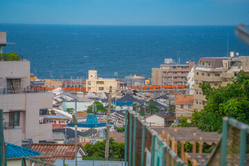 Naklejka premium 海の見える町