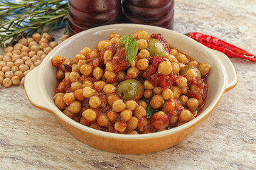 Chickpea beans with dry tomato and olives