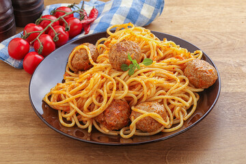 Spaghetti with meatball in tomato sause